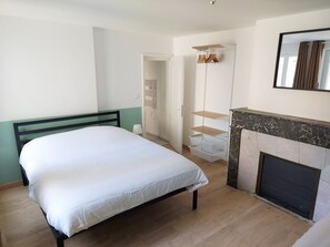 1 chambre, fer et planche à repasser, Wi-Fi, draps fournis