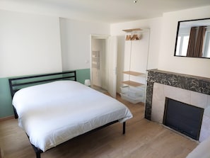 1 chambre, fer et planche à repasser, Wi-Fi, draps fournis