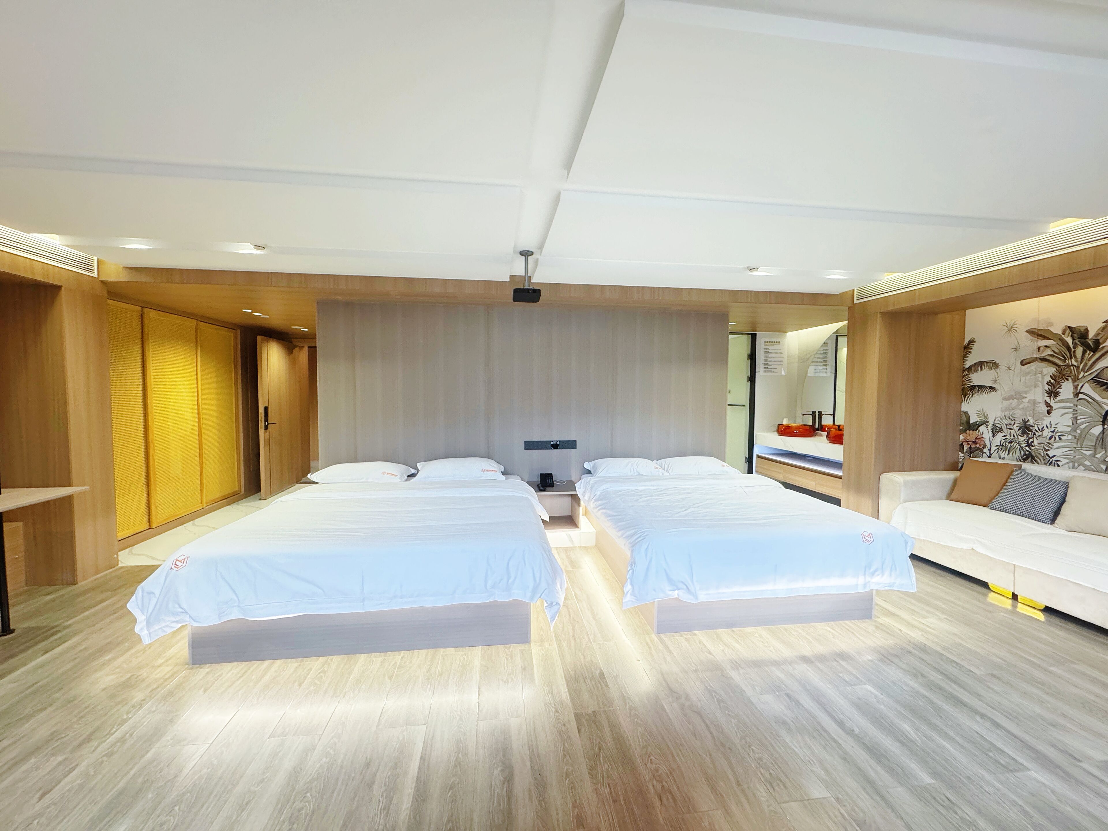 Colchones con efecto memoria y espacio para trabajar con laptop 