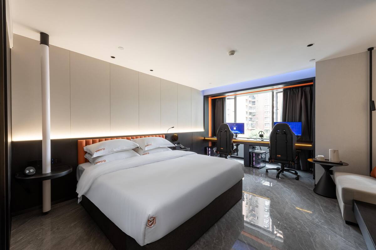 Habitación doble Elite | Camas con efecto memoria y espacio para trabajar con laptop