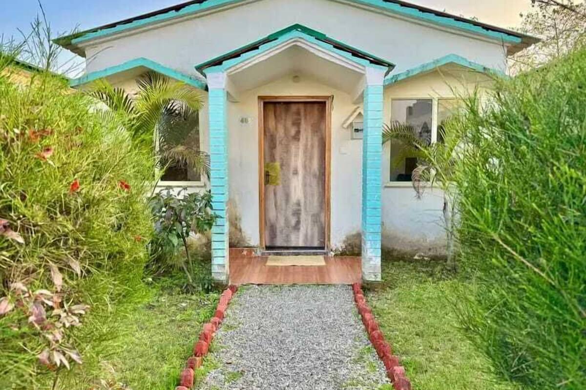 Habitación triple ejecutiva, vistas al jardín | Escritorio