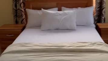 4 bedrooms, iron/ironing board, bed sheets