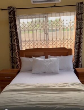 4 bedrooms, iron/ironing board, bed sheets