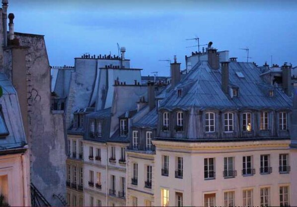 Miscellaneous - Confidential Room 5, a Stone's Throw From the Louvre (Paris)