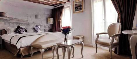 Apartment | 1 bedroom, laptop workspace, bed sheets