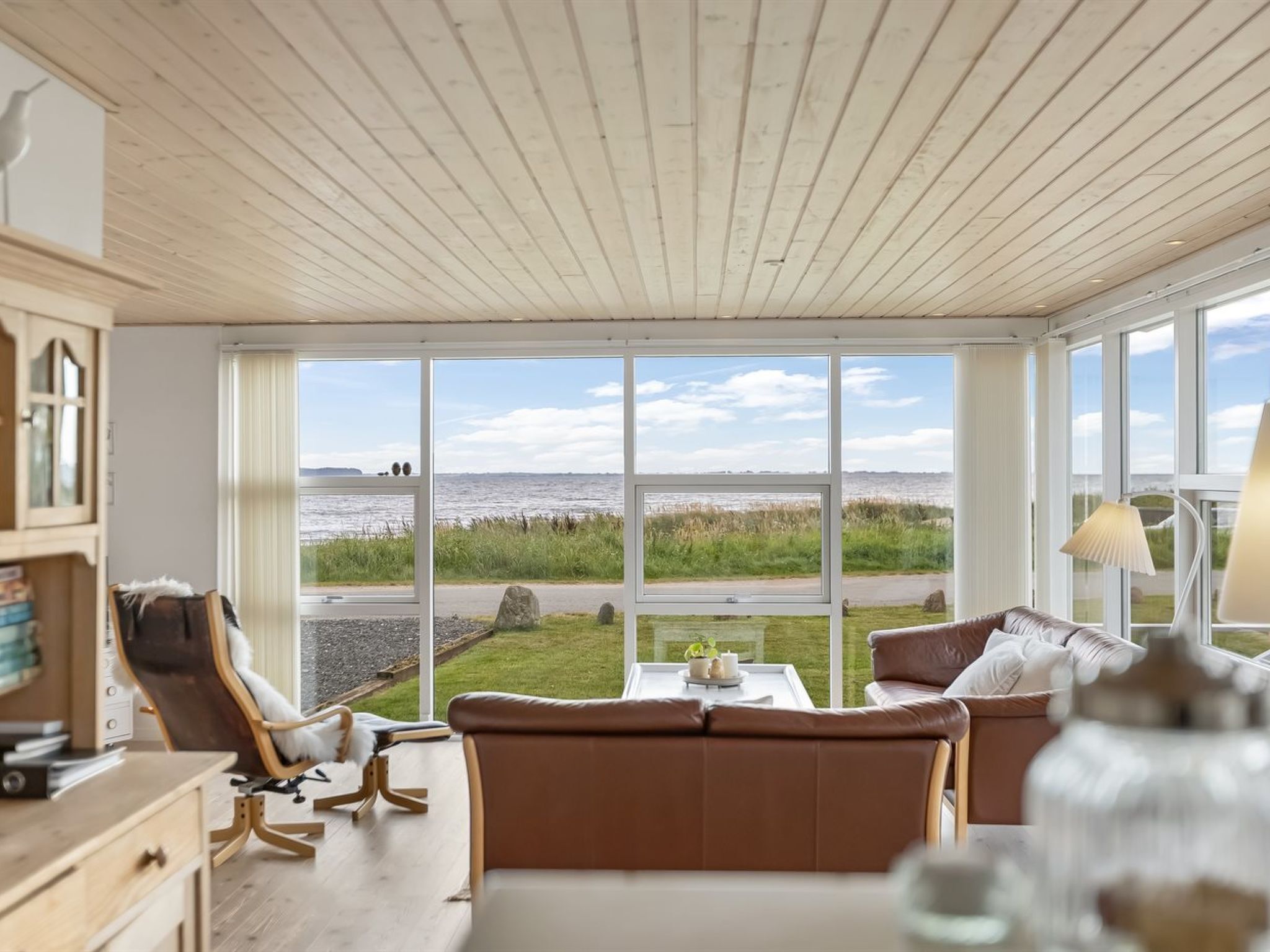 Televisie en een open haard