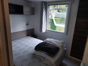2 bedrooms