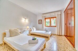 3 bedrooms, in-room safe, iron/ironing board, free WiFi