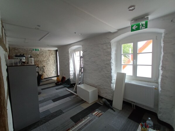 المنشأة من الداخل