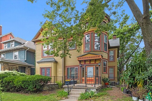 Midtown Victorian Upper- Historic 3BR in Hyde Park