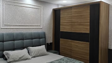 3 bedrooms, iron/ironing board, WiFi, bed sheets