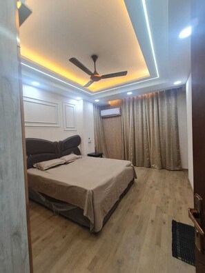 3 bedrooms, iron/ironing board, WiFi, bed sheets