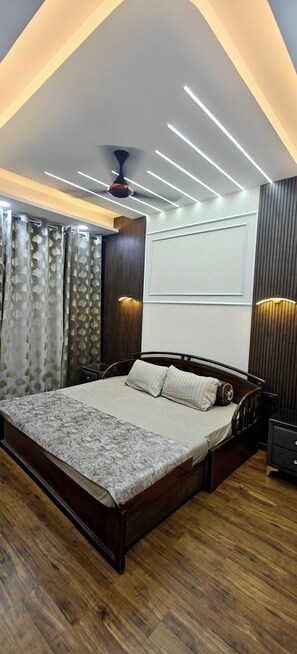 3 bedrooms, iron/ironing board, WiFi, bed sheets - Charming 3-bedroom house with AC in New Delhi central 3bhk
home...away home. (New Delhi)
