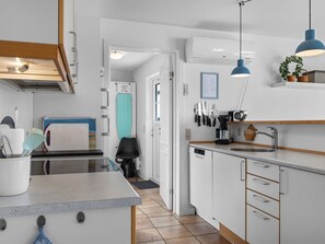 Fridge, microwave, dishwasher, cookware/dishes/utensils