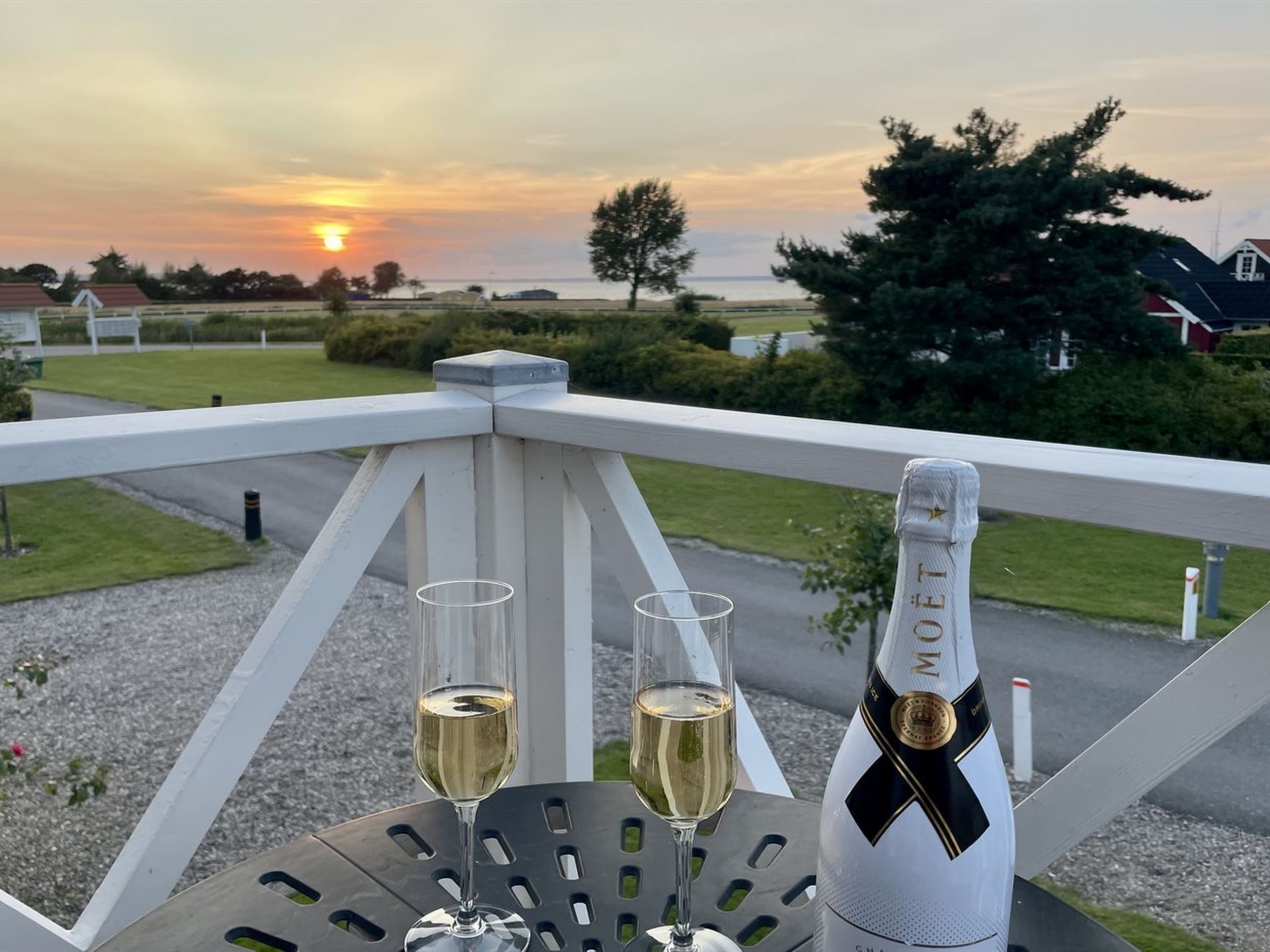 المنطقة المحيطة بالمنشأة