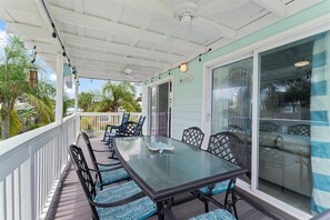 屋外ダイニングエリア