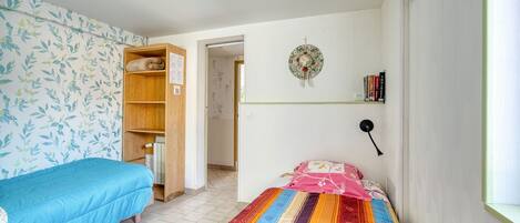 1 bedroom, iron/ironing board, WiFi, bed sheets