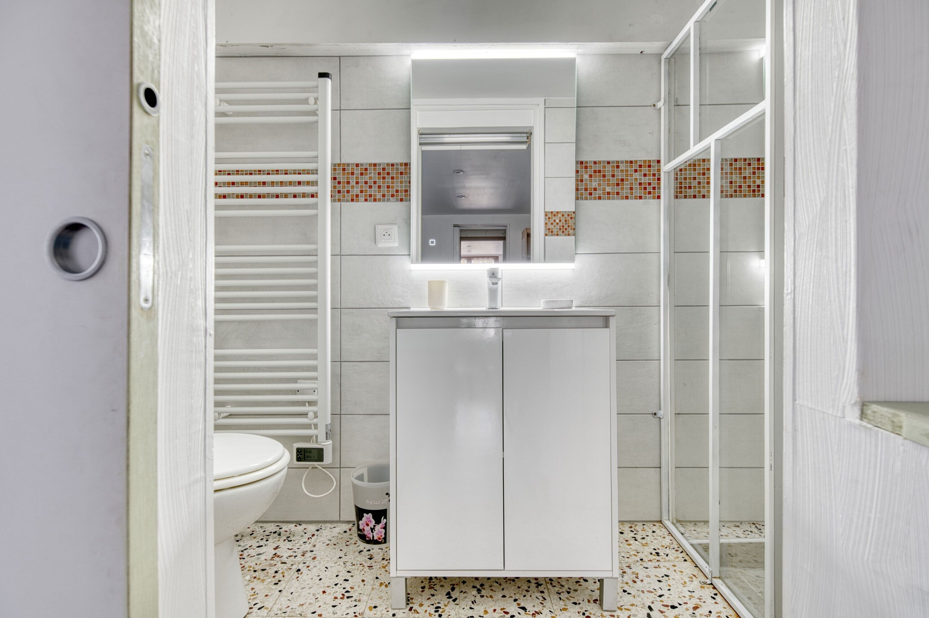 Ducha, secador de pelo, toallas