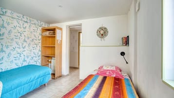 1 slaapkamer, een strijkplank/strijkijzer, wifi, beddengoed