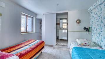 1 slaapkamer, een strijkplank/strijkijzer, wifi, beddengoed