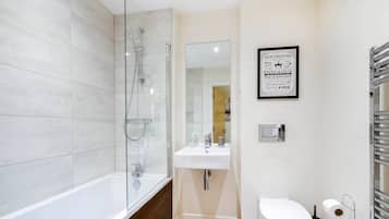Family Apartment | Bathroom
