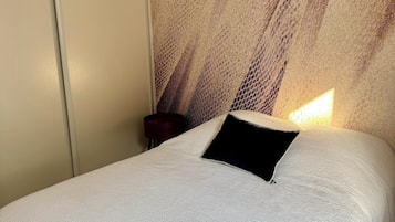 3 chambres, fer et planche Ă  repasser, accĂšs Internet, draps fournis