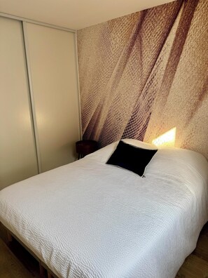 3 chambres, fer et planche à repasser, accès Internet, draps fournis