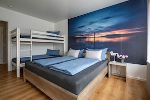 1 habitación, tabla de planchar con plancha, wifi gratis y ropa de cama