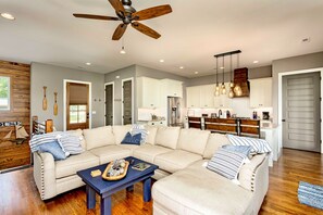 Smart TV, fireplace, ping pong