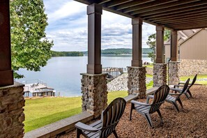 Terrace/patio - Gorgeous Lake Home, Private Boat Dock | Sleeps 11 (Spring City)