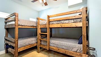 4 Schlafzimmer, BĂŒgeleisen/BĂŒgelbrett, Reisekinderbett, kostenloses WLAN