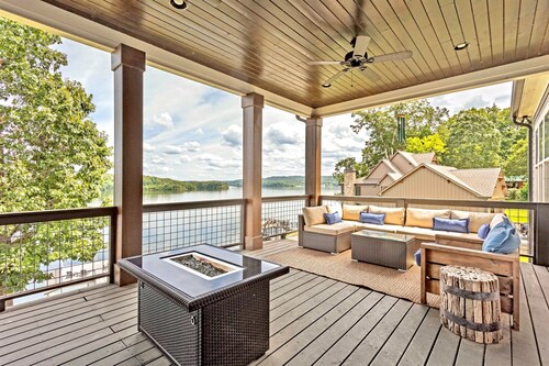 Gorgeous Lake Home, Private Boat Dock | Sleeps 11