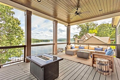 Gorgeous Lake Home, Private Boat Dock | Sleeps 11