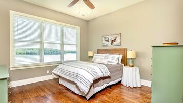 4 bedrooms, iron/ironing board, travel cot, free WiFi
