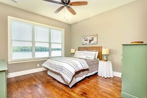 4 bedrooms, iron/ironing board, travel cot, free WiFi