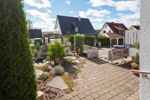 Property grounds - Holiday Apartment 'Ferienwohnung Steffi' with Private Terrace and Wi-Fi (Laichingen)