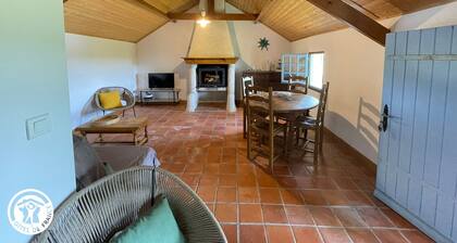 Charming traditional cottage in the Breton Marsh