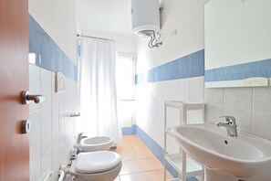 Doccia, asciugacapelli, bidet, asciugamani