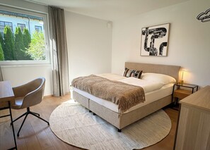 2 Schlafzimmer, Schreibtisch, Reisekinderbett, kostenloses WLAN
