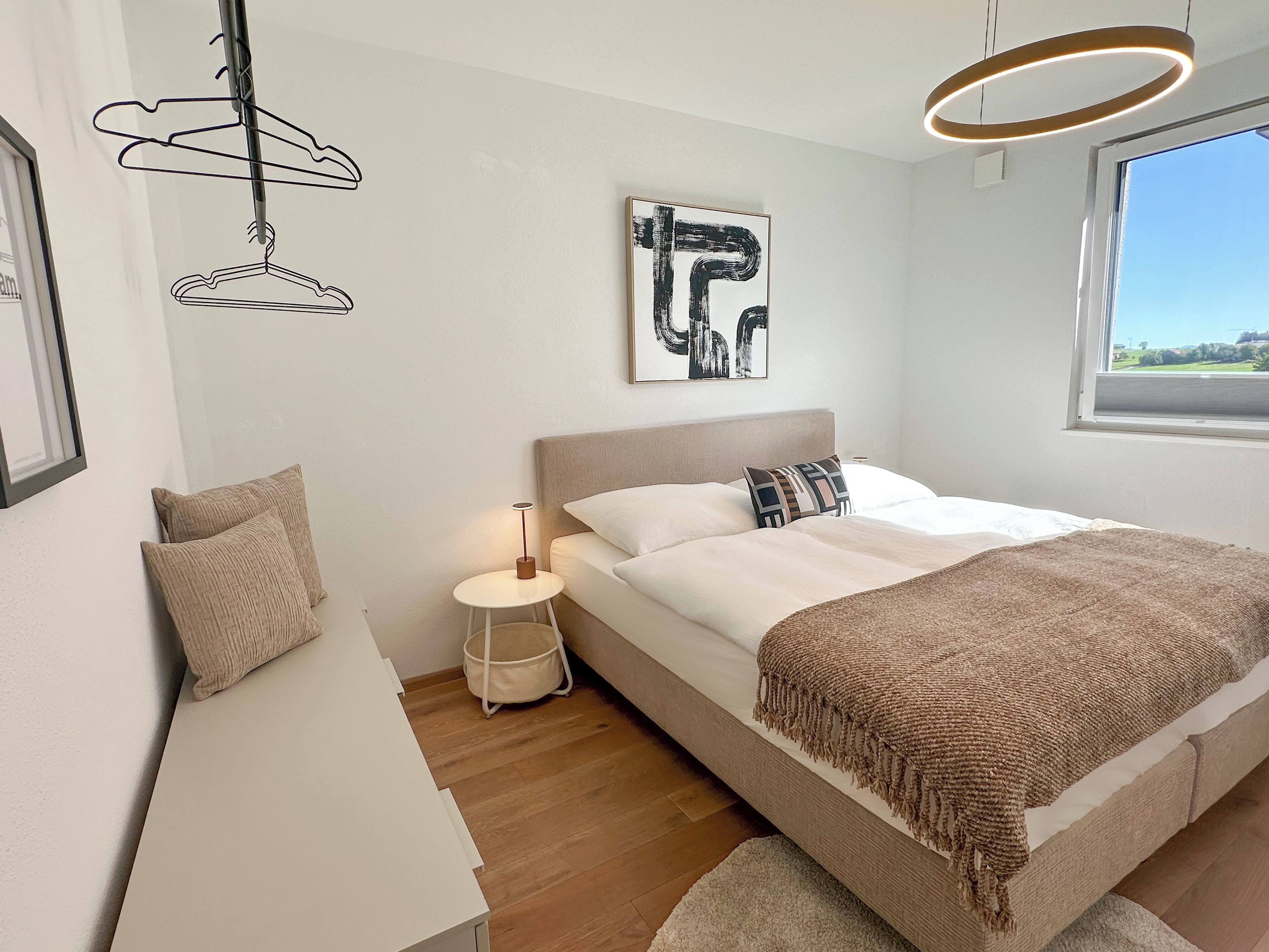 2 Schlafzimmer, Schreibtisch, Bügeleisen/Bügelbrett, Reisekinderbett