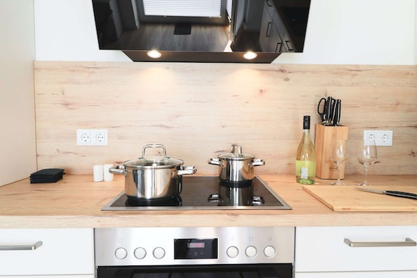 Fridge, microwave, oven, stovetop