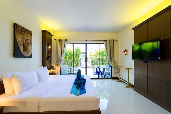 Deluxe Double Room | Desk, free WiFi, bed sheets