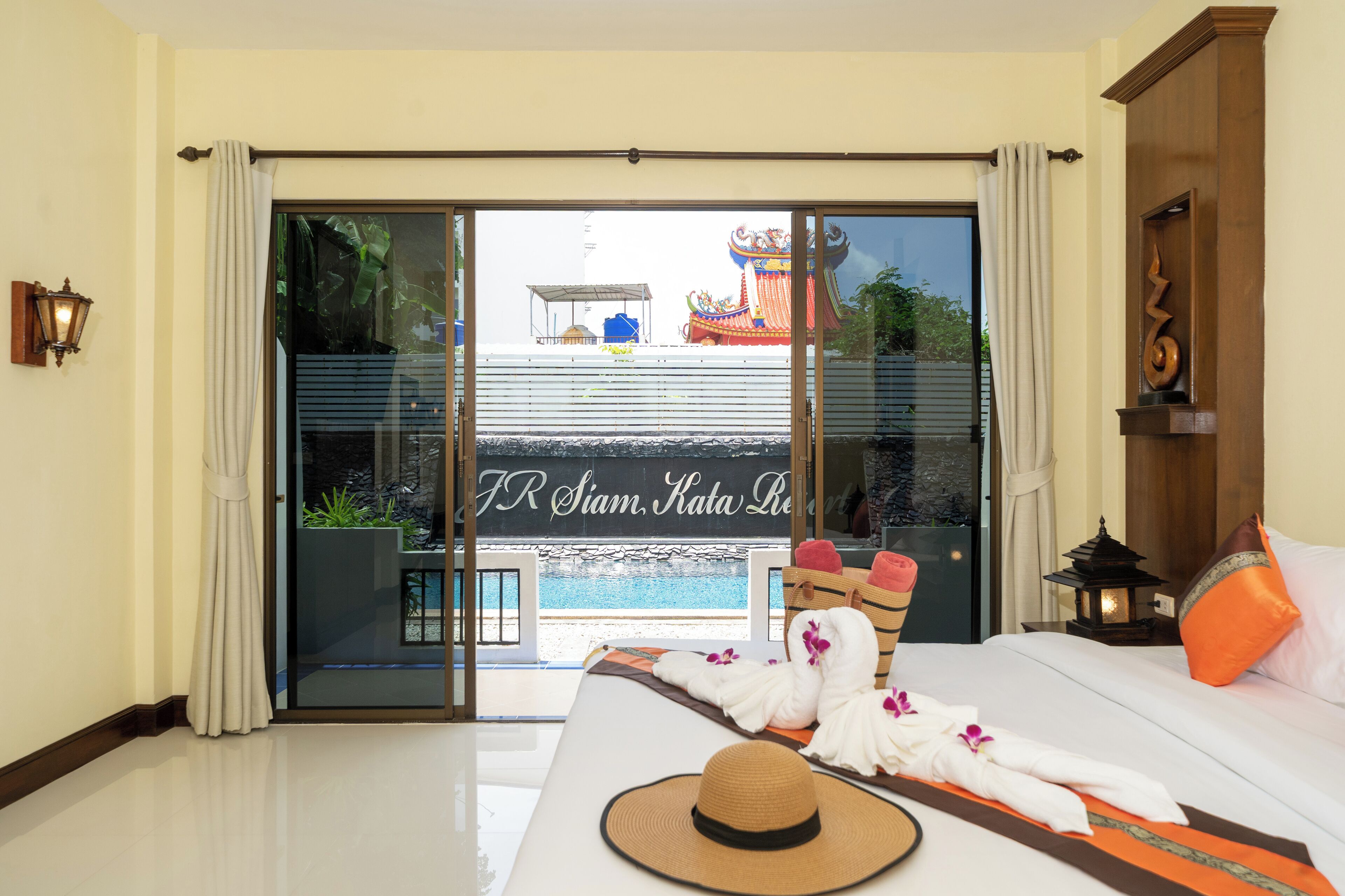 ห้องดีลักซ์ดับเบิล | โต๊ะทำงาน, Wi-Fi ฟรี, ผ้าปูที่นอน