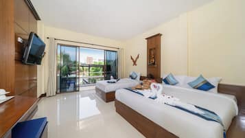 Family Room | Desk, free WiFi, bed sheets