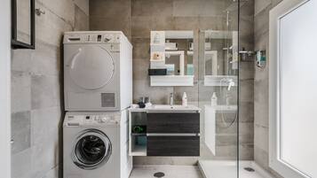 Shower, hair dryer, towels