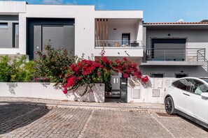 Exterior - Room 'Quarto Do Papagaio' with Private Terrace, Wi-Fi and Air Conditioning (Palmela)