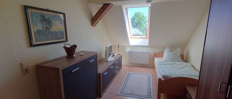 4 bedrooms, WiFi, bed sheets