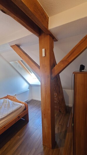 4 多间卧室、WiFi、床单