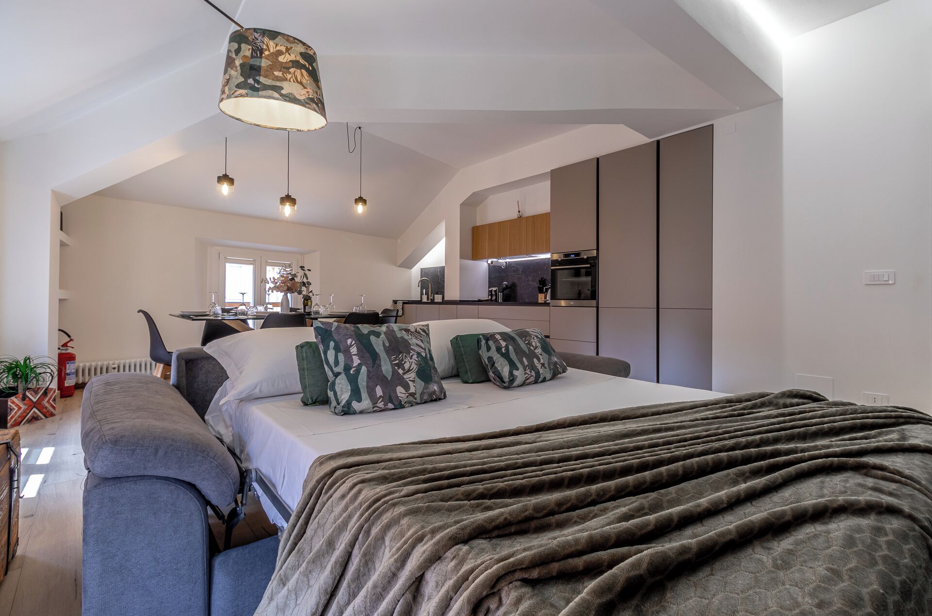 2 bedrooms, iron/ironing board, internet, bed sheets