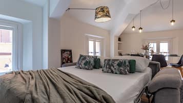 2 bedrooms, iron/ironing board, Internet, bed sheets